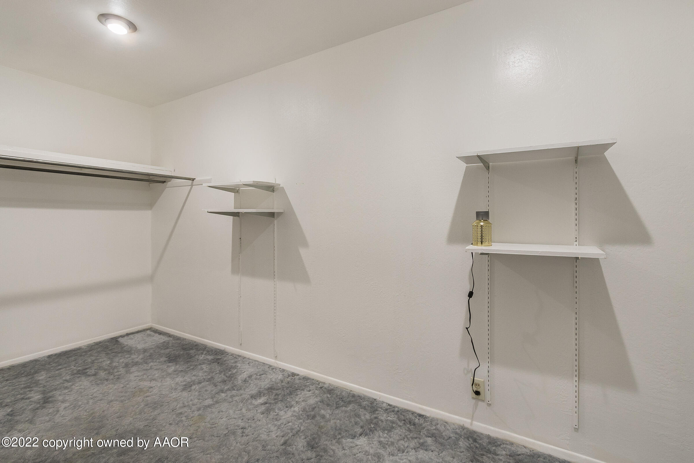 2708 John Drive Amarillo, TX 79110 - Photo 17 of 29 016_Master Closet