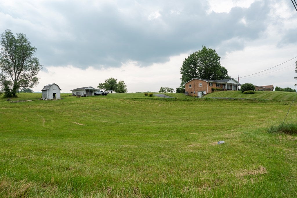 669 Adwolfe Road Marion, VA 24354 - Photo 35 of 38 Gallery Image 35