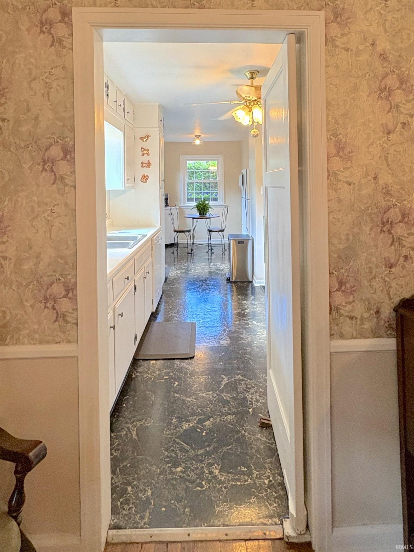 1131 West Warwick Road Muncie, IN 47304 - Photo 13 of 42 Gallery Image 13