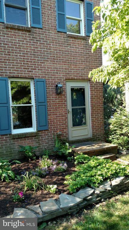 401 Cardinal Road Lititz, PA 17543 - Photo 3 of 26