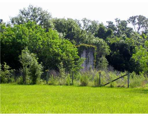 4738 Selvitz Road Fort Pierce, FL 34981 - Photo 3 of 15 Hand Ball Wall & Gate to Rear Property