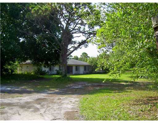 4738 Selvitz Road Fort Pierce, FL 34981 - Photo 5 of 15 Driveway