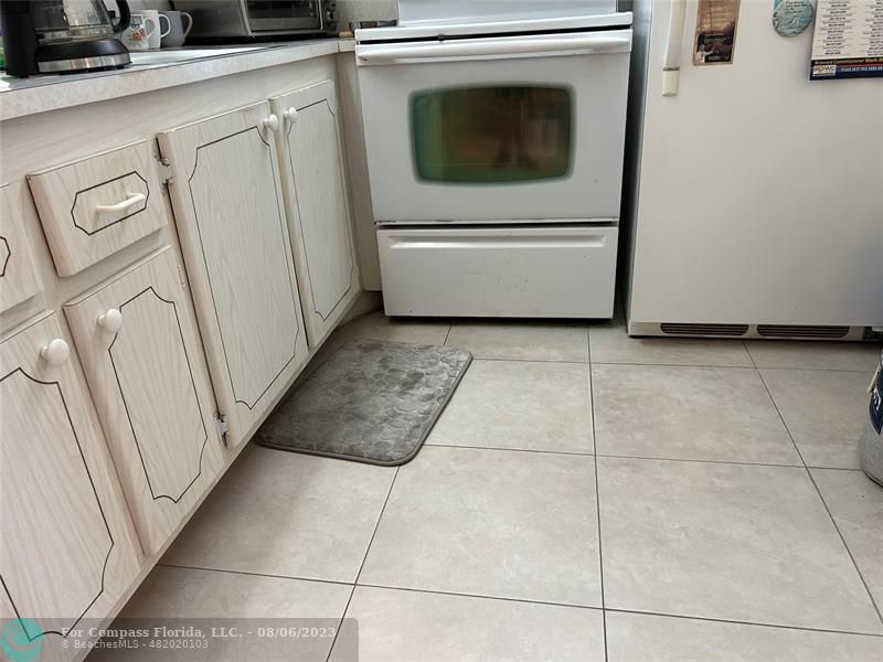 30 Tilford B, Unit 30 Deerfield Beach, FL 33442 - Photo 14 of 23 a utility room with dryer and washer