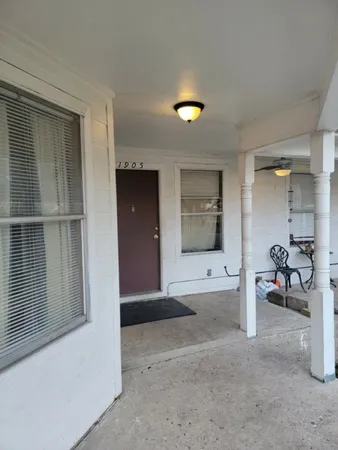 $1,600 | 1905 Chapman Street, Houston, TX 77009