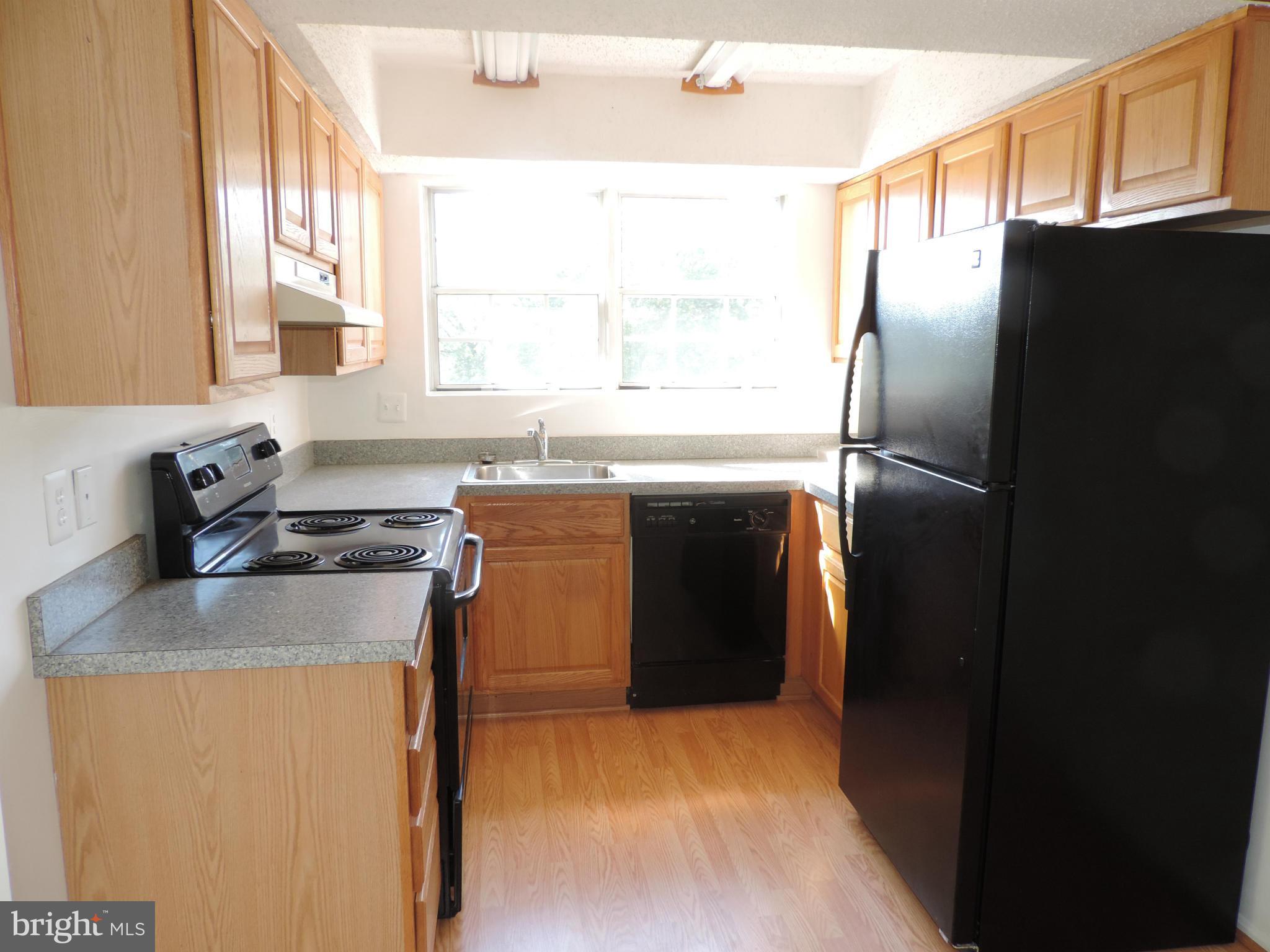 108 Fort Evans Road Southeast, Unit D Leesburg, VA 20175 - Photo 2 of 11 Kitchen