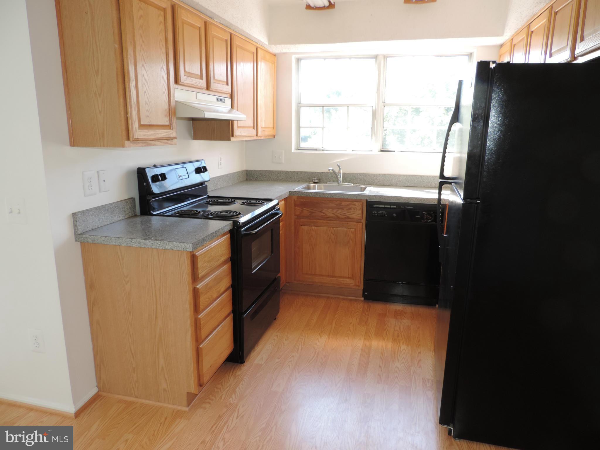 108 Fort Evans Road Southeast, Unit D Leesburg, VA 20175 - Photo 3 of 11 Kitchen