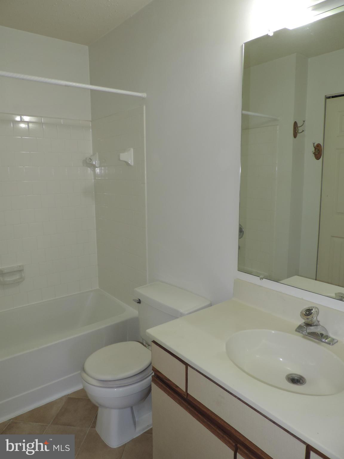 108 Fort Evans Road Southeast, Unit D Leesburg, VA 20175 - Photo 5 of 11 Bath (Master)