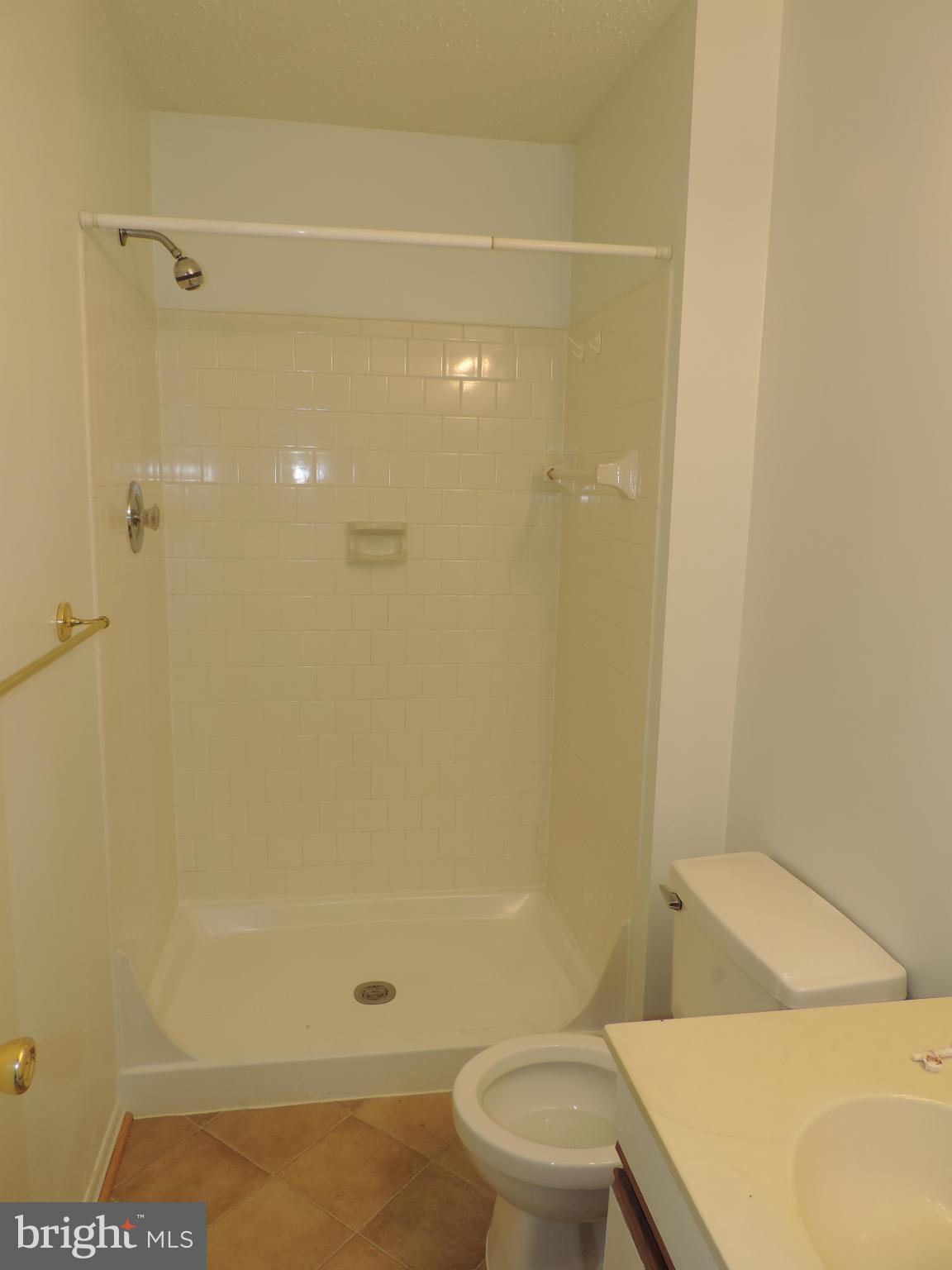 108 Fort Evans Road Southeast, Unit D Leesburg, VA 20175 - Photo 7 of 11 Bath