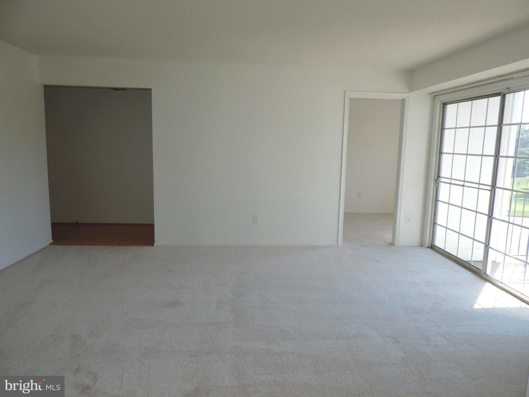 108 Fort Evans Road Southeast, Unit D Leesburg, VA 20175 - Photo 8 of 11 Living Room