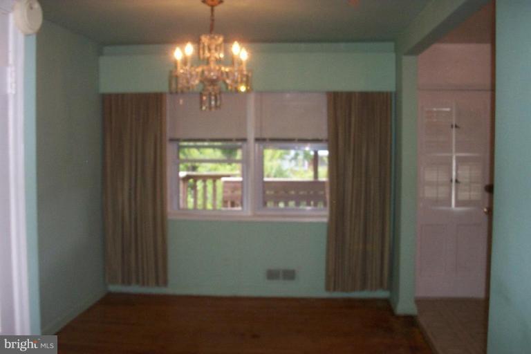 8300 Kendale Road Parkville, MD 21234 - Photo 4 of 8 Dining Room