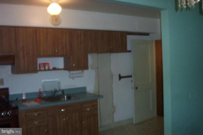 8300 Kendale Road Parkville, MD 21234 - Photo 5 of 8 Kitchen
