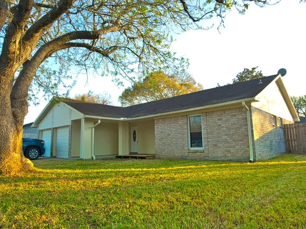 $269,900 | 1618 Live Oak Hollow Street, Pearland, TX 77581
