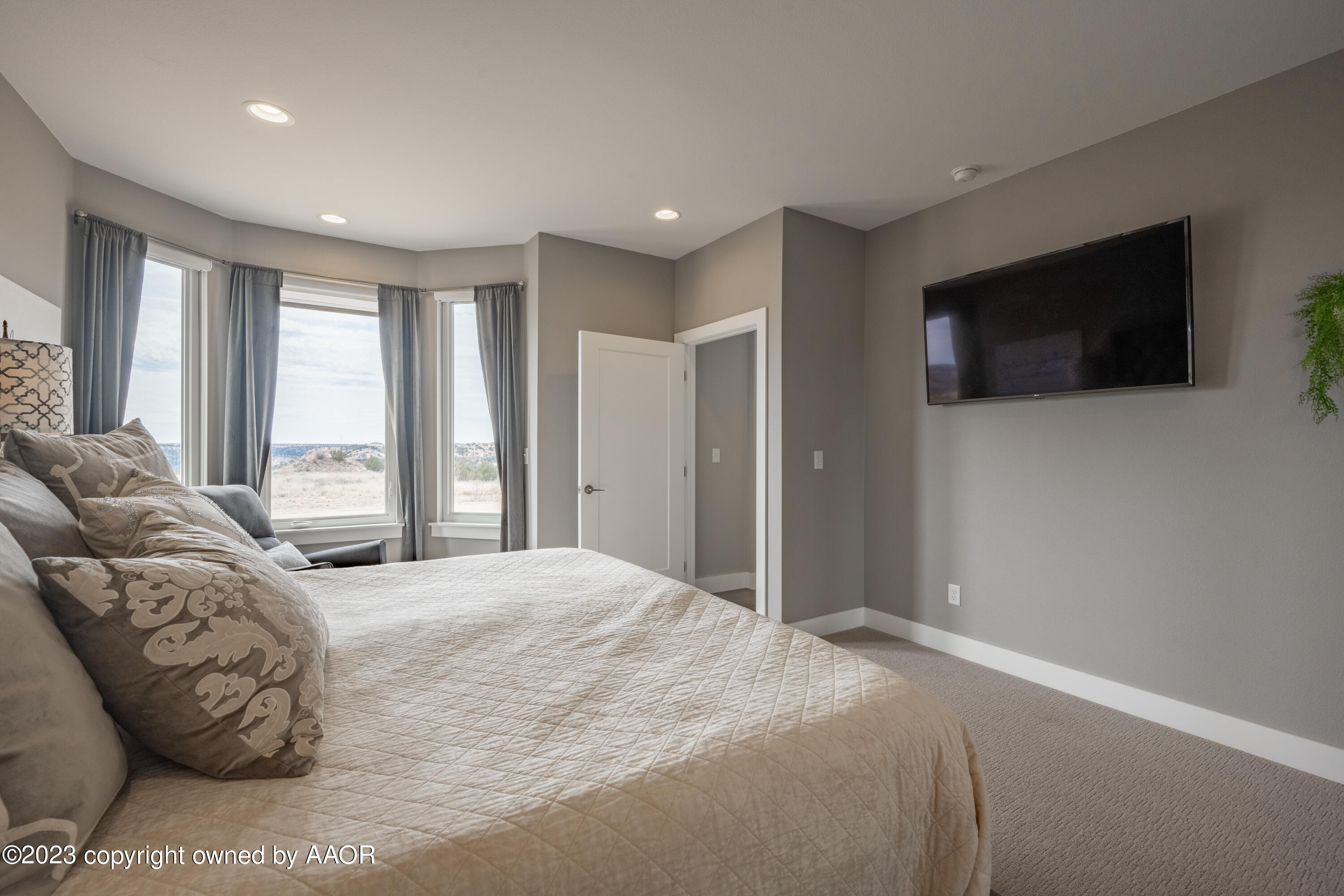 15300 Canyon Pass Road Amarillo, TX 79118 - Photo 21 of 51 a spacious bedroom with a large bed and a flat screen tv