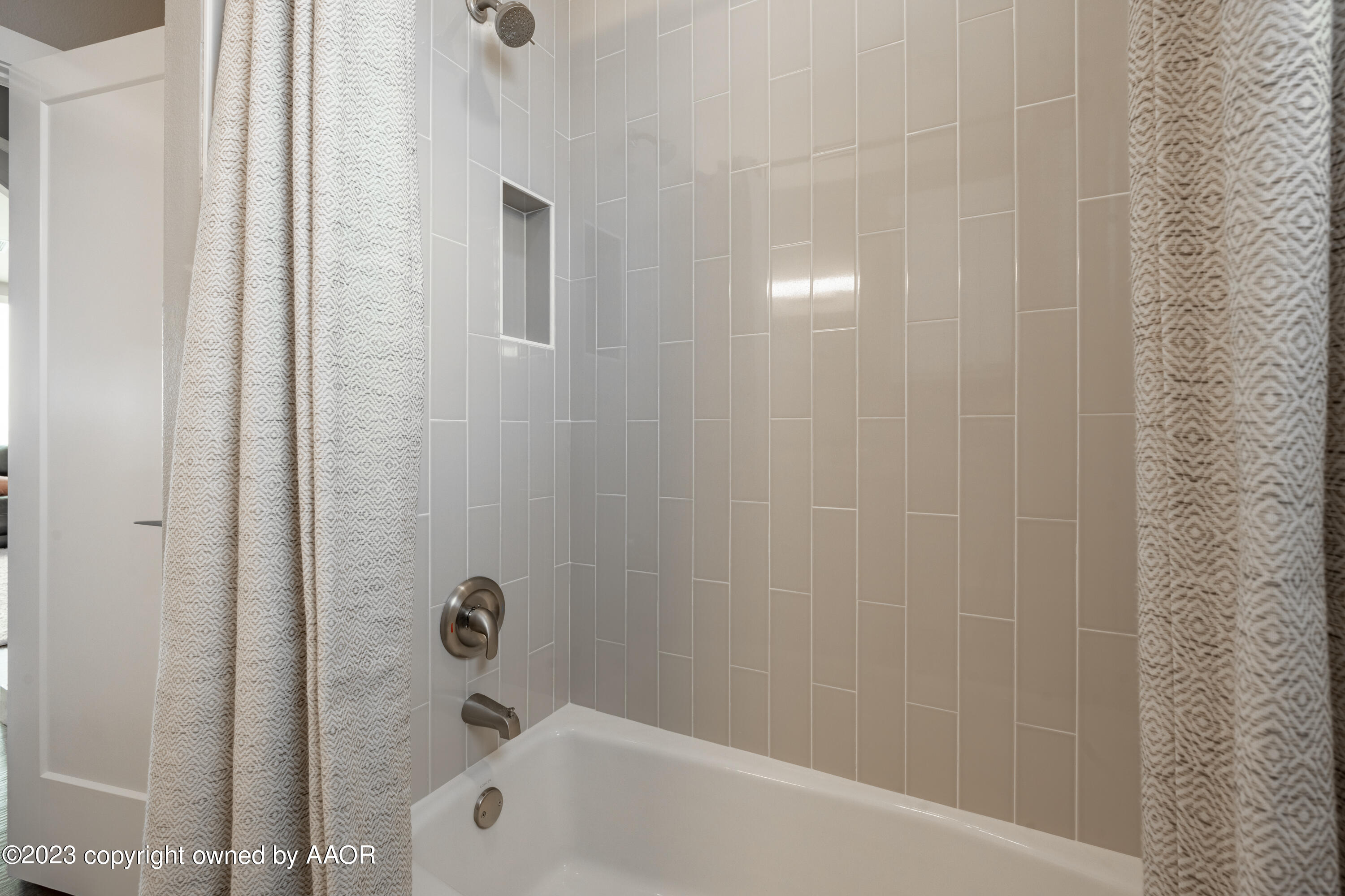 15300 Canyon Pass Road Amarillo, TX 79118 - Photo 35 of 51 a bathroom with a bathtub
