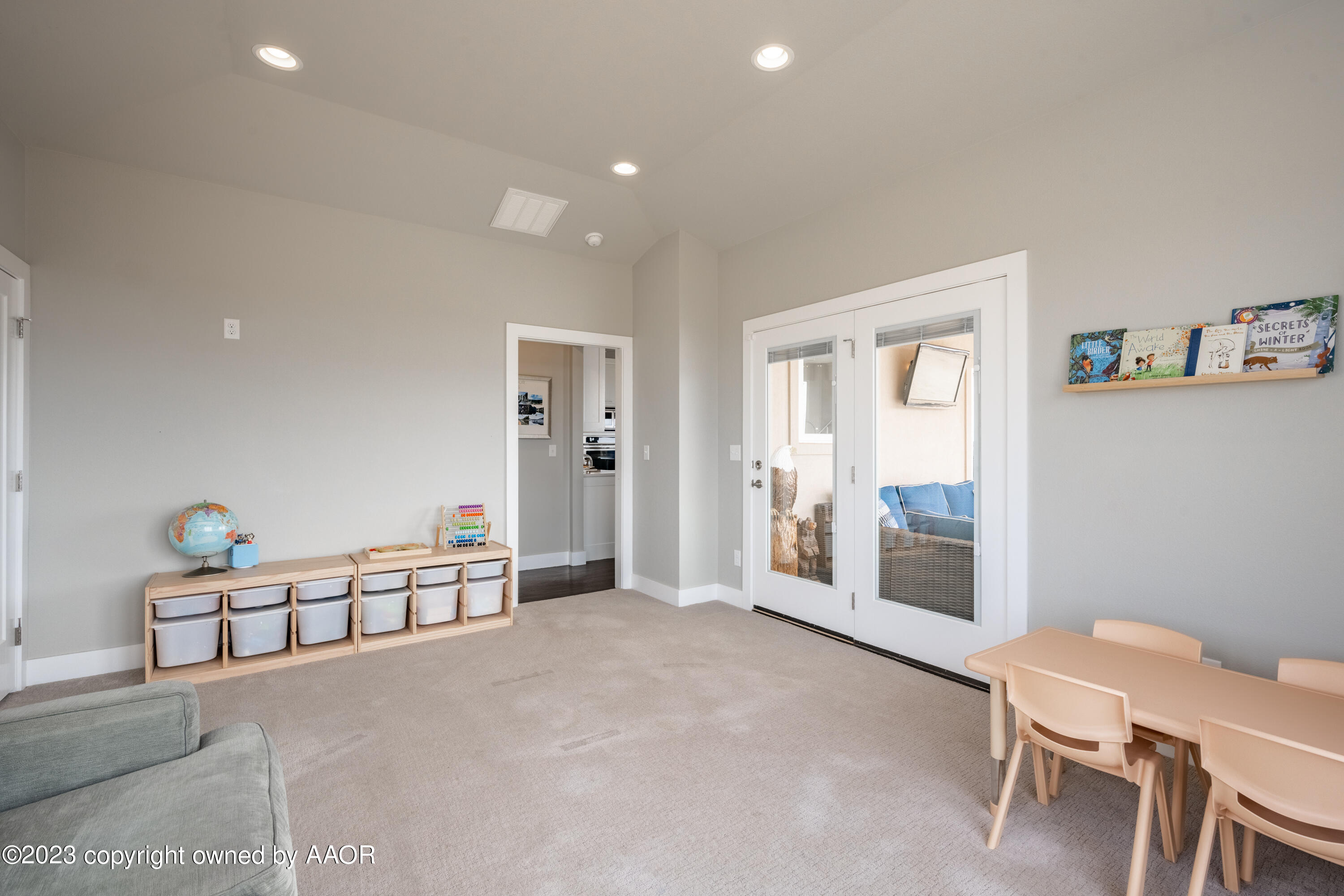 15300 Canyon Pass Road Amarillo, TX 79118 - Photo 41 of 51 a big room with furniture and a gate