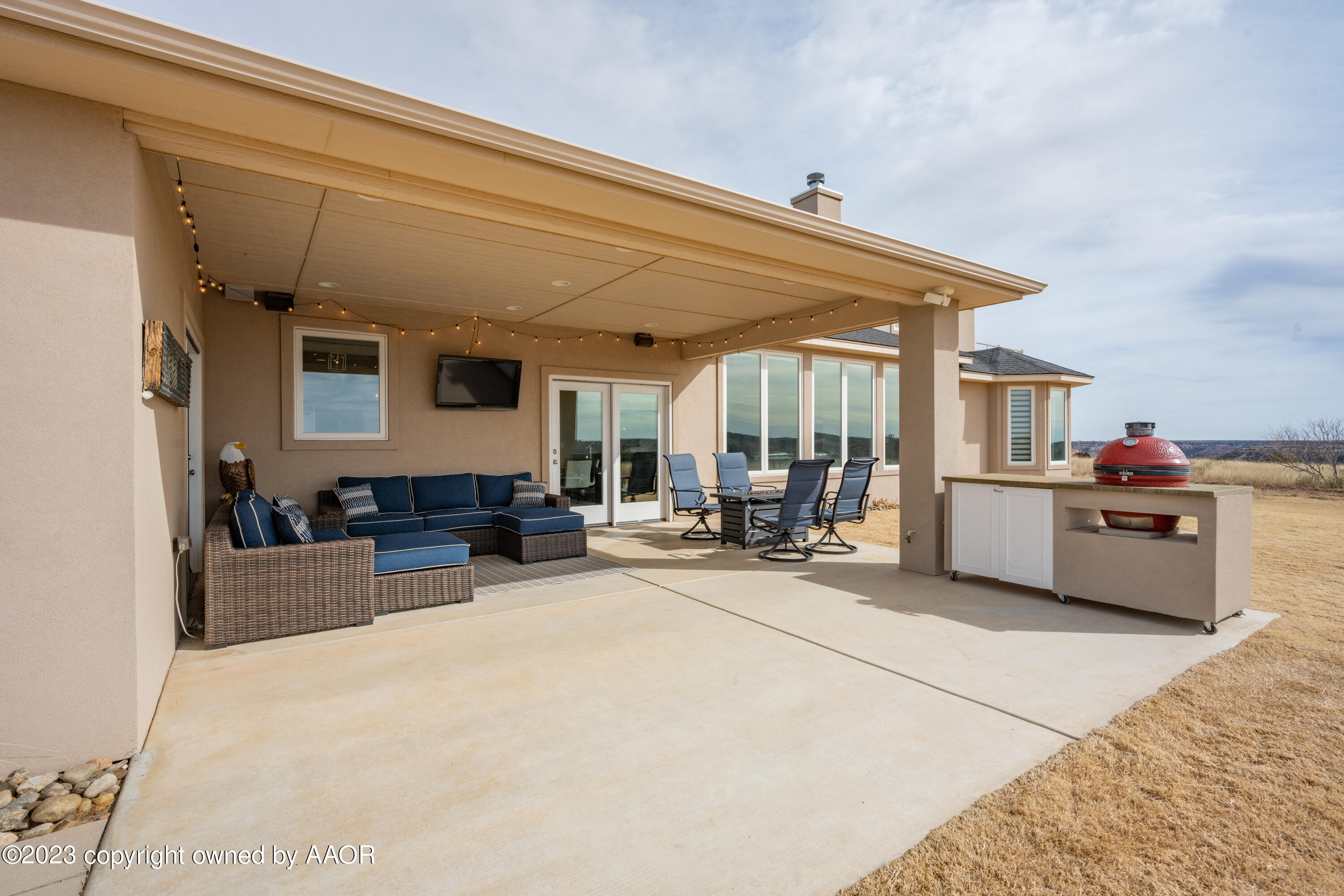 15300 Canyon Pass Road Amarillo, TX 79118 - Photo 44 of 51 a living room with furniture and kitchen view