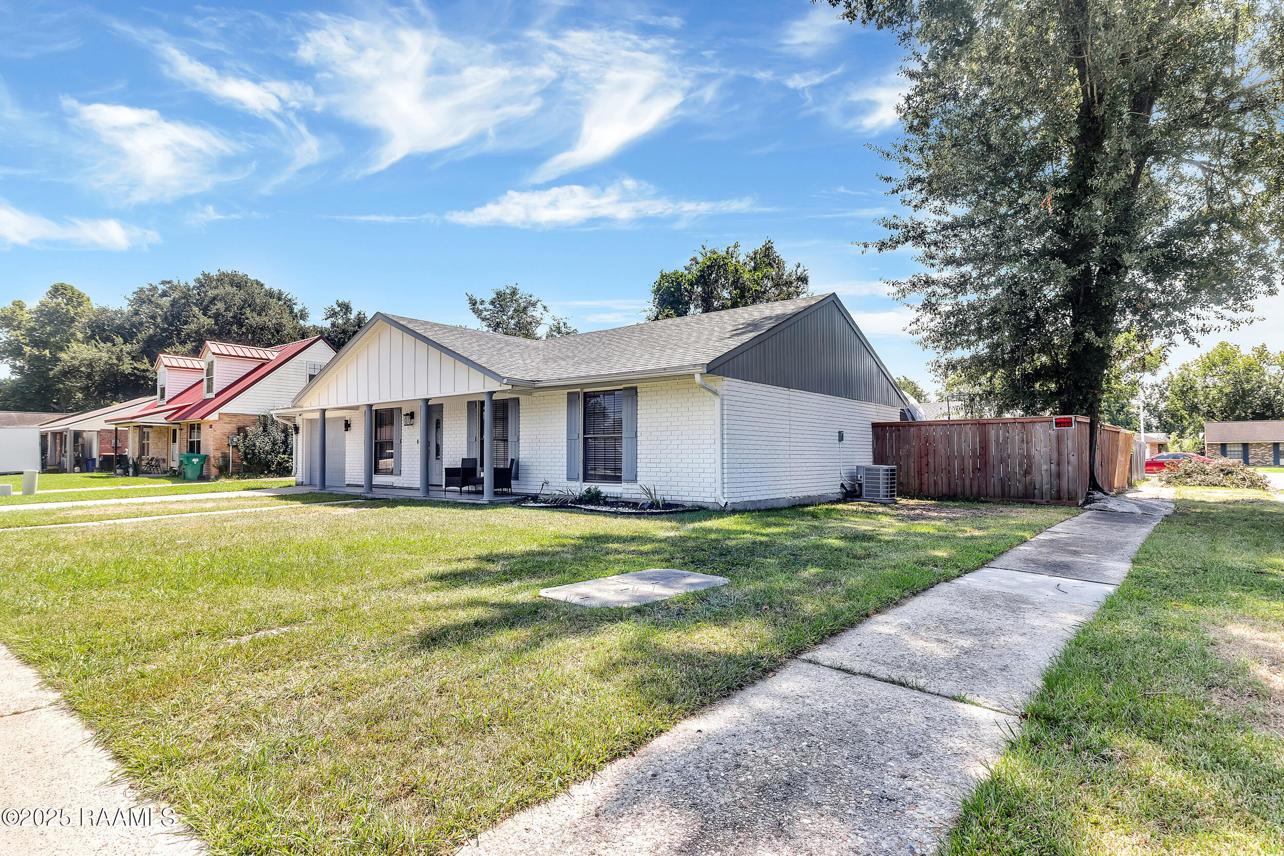 113 Crystal Lafayette, LA 70506 - Photo 2 of 20 2