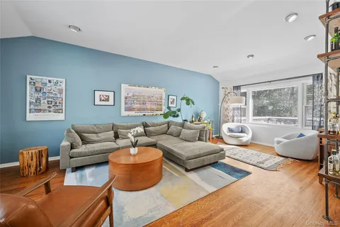 $1,275,000 | 124 Hillandale Drive, New Rochelle, NY 10804