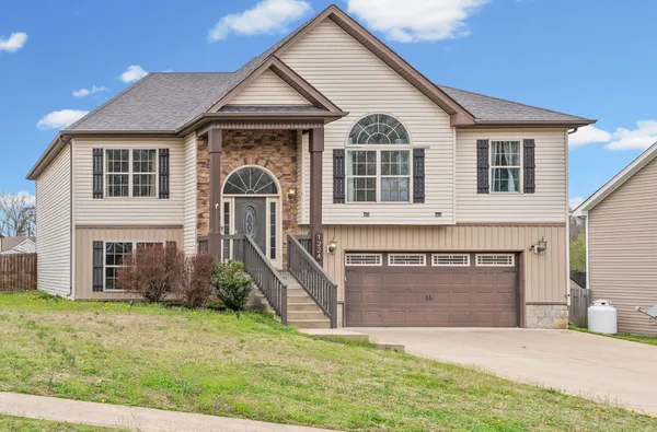 $2,100 | 1224 Meachem Drive, Clarksville, TN 37042