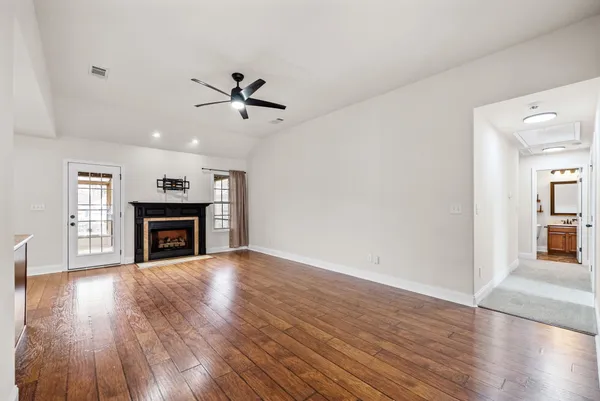 $2,100 | 1224 Meachem Drive, Clarksville, TN 37042