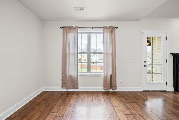 $2,100 | 1224 Meachem Drive, Clarksville, TN 37042