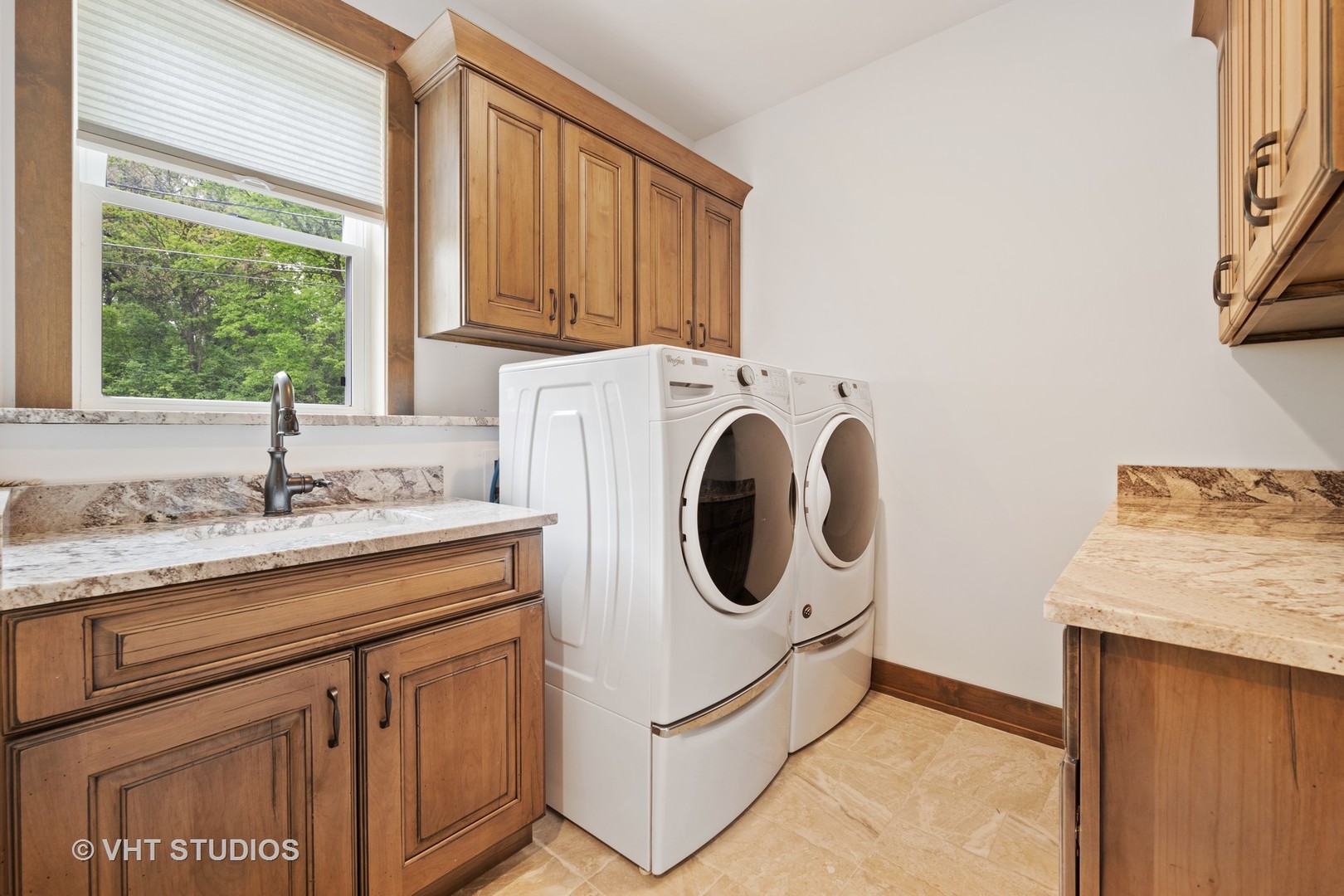 790 Robertson Road South Elgin, IL 60177 - Photo 20 of 31 a utility room with sink dryer and washer