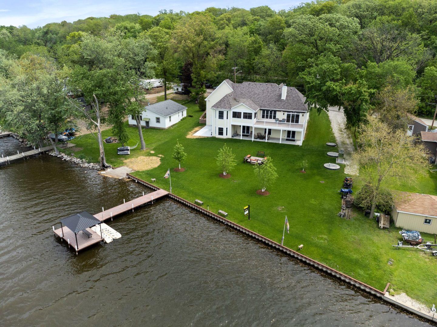790 Robertson Road South Elgin, IL 60177 - Photo 2 of 31 an aerial view of a house