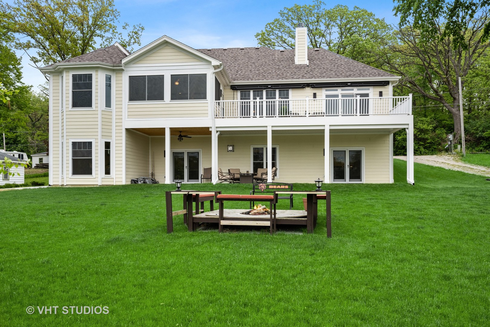 790 Robertson Road South Elgin, IL 60177 - Photo 30 of 31 a front view of a house with a garden