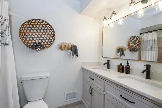 $574,900 | S94W23205 Meadow View Lane, Vernon, WI 53103