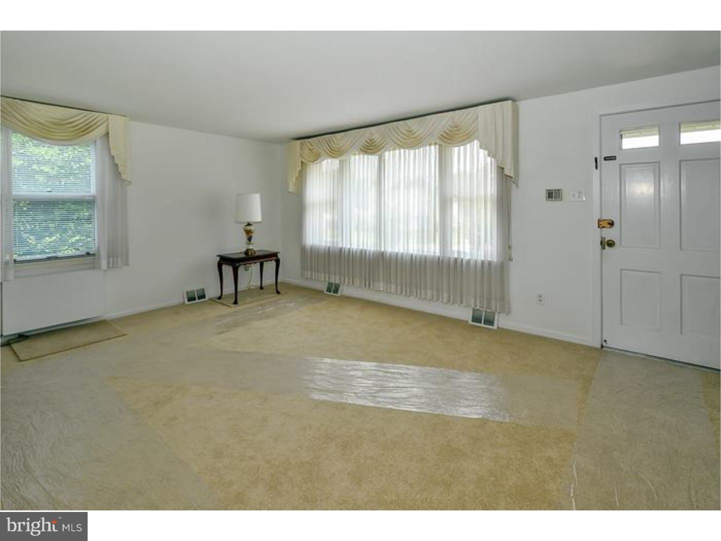 1204 Wakefield Road Flourtown, PA 19031 - Photo 3 of 22 Living Room