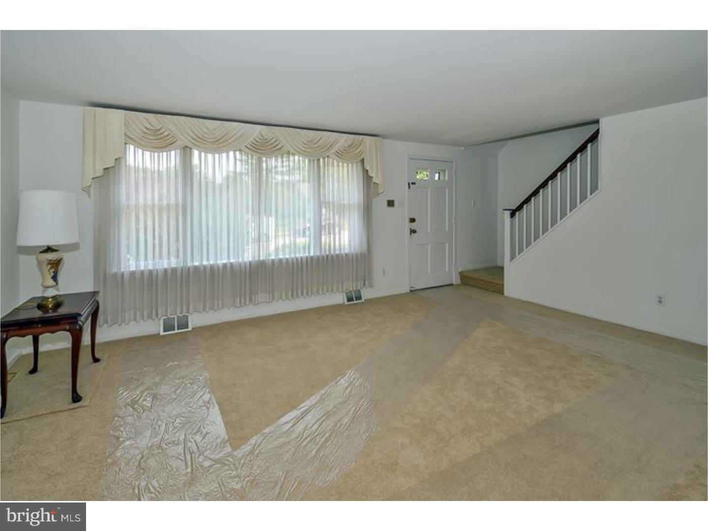 1204 Wakefield Road Flourtown, PA 19031 - Photo 4 of 22 Living Room