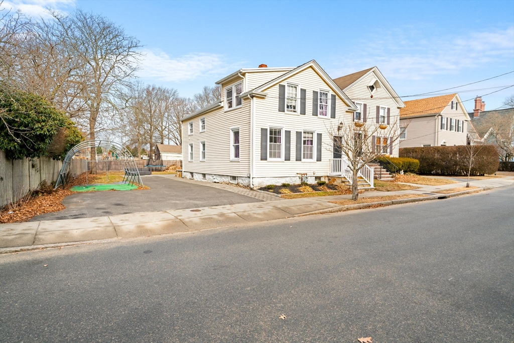 26 Spring Street Fairhaven, MA 02719 - Photo 3 of 33 Gallery Image 3