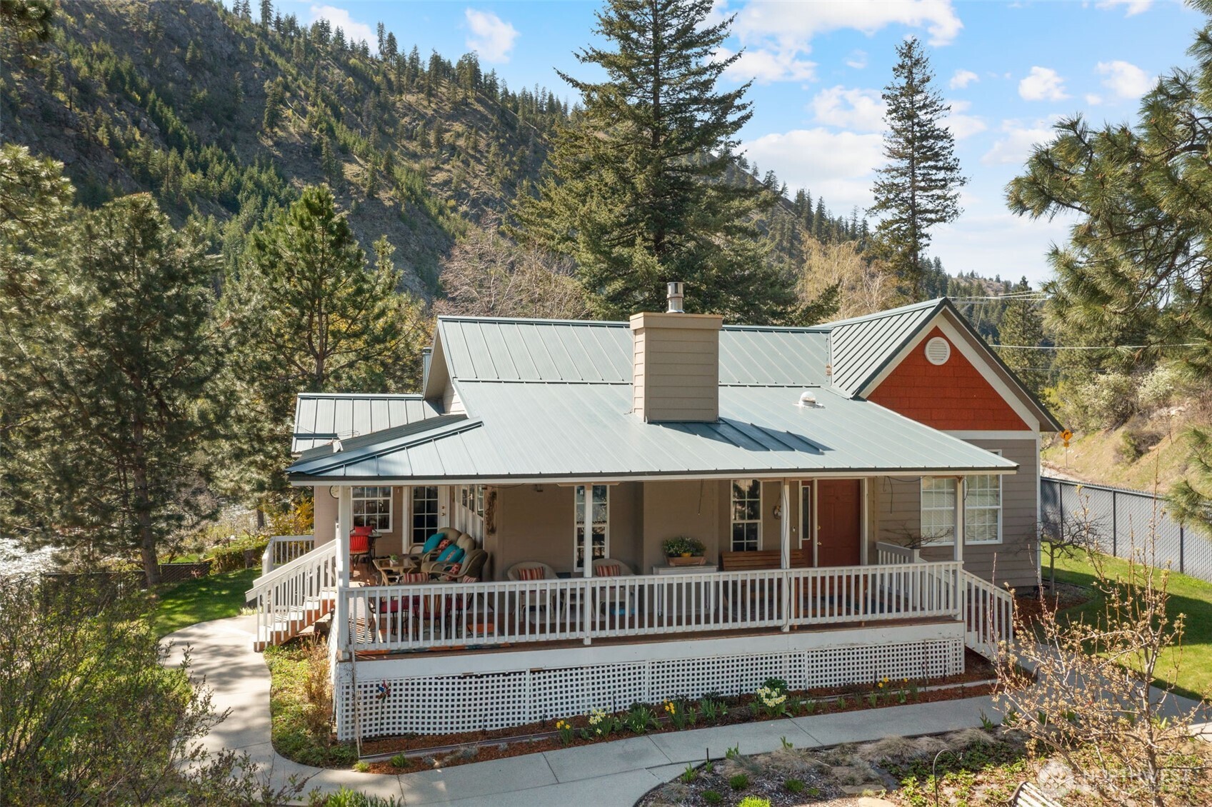 8831 Entiat River Road Entiat, WA 98822 - Photo 3 of 40