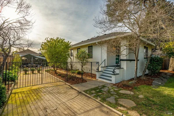 $1,250,000 | 2019 Brown Street, Napa, CA 94559