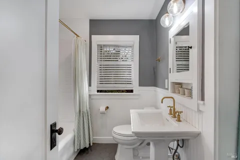 $1,250,000 | 2019 Brown Street, Napa, CA 94559