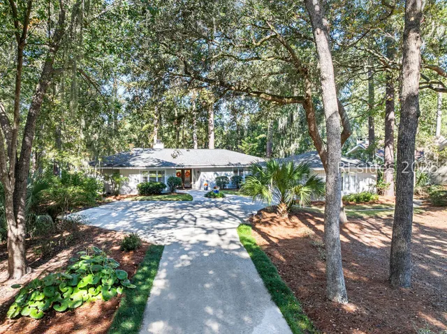 $690,000 | 7 Wax Myrtle Lane, Hilton Head Island, SC 29926