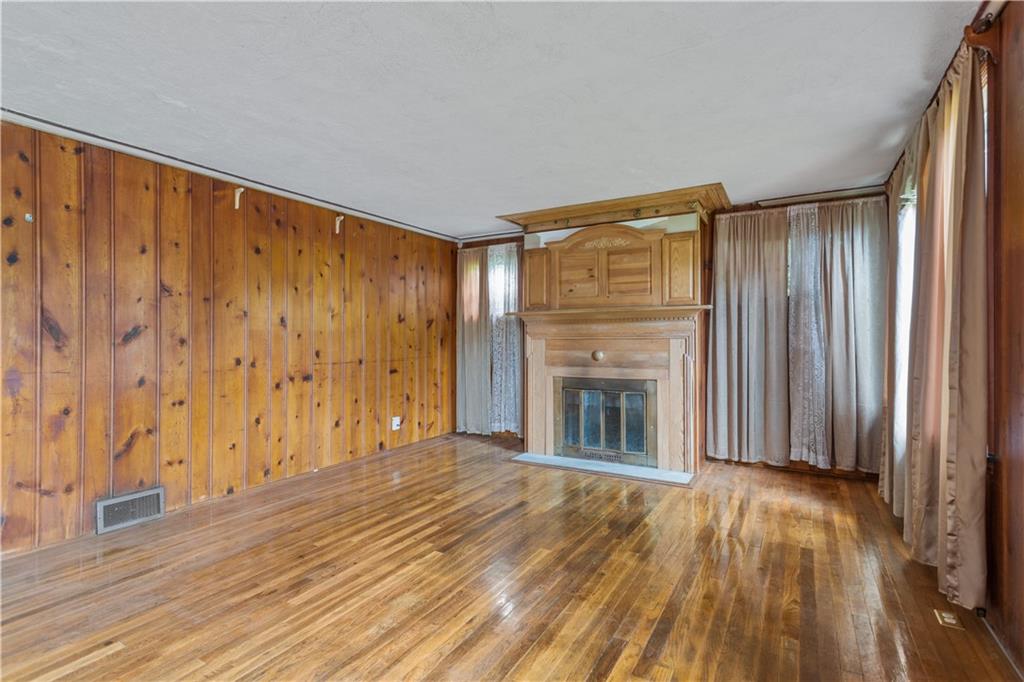 17 Hillcrest Road Pittsburgh, PA 15221 - Photo 4 of 24 Gallery Image 4