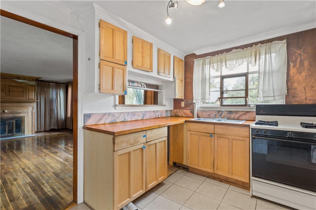 17 Hillcrest Road Pittsburgh, PA 15221 - Photo 8 of 24 Gallery Image 8