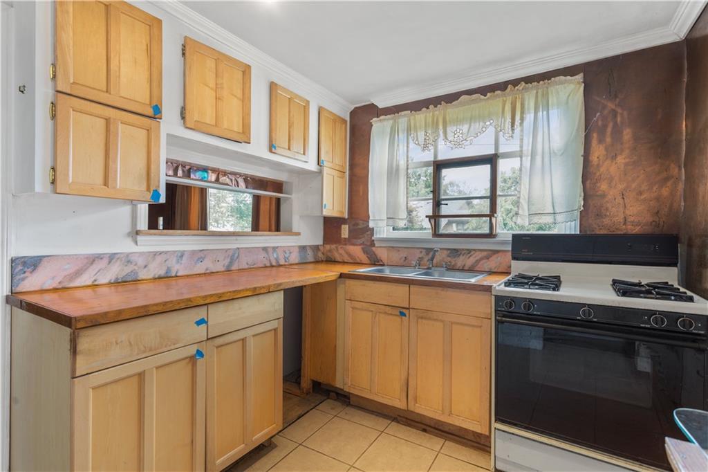 17 Hillcrest Road Pittsburgh, PA 15221 - Photo 10 of 24 Gallery Image 10