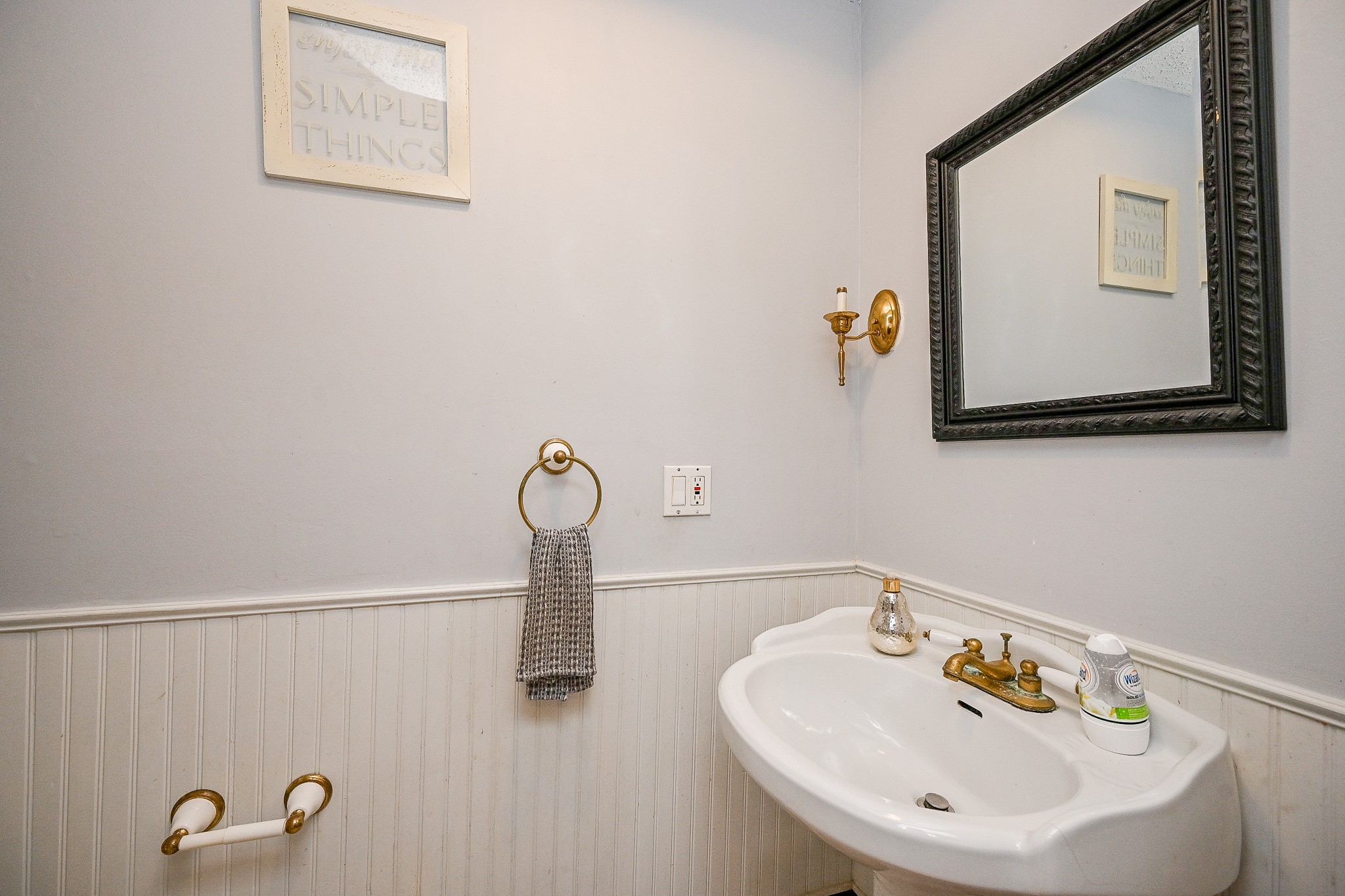 2806 Du Pont Street Pasadena, TX 77503 - Photo 15 of 20 a bathroom with a sink and a mirror