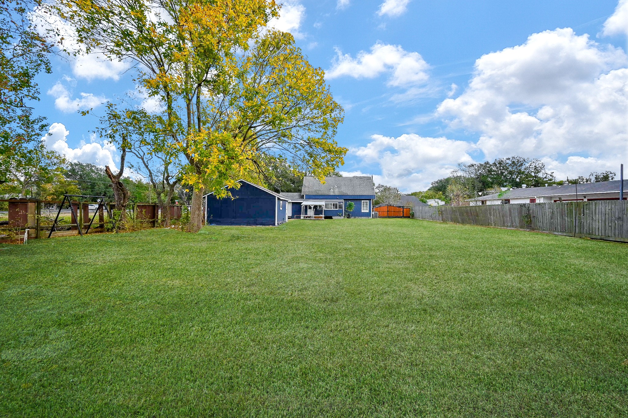 2806 Du Pont Street Pasadena, TX 77503 - Photo 19 of 20 a view of house with backyard
