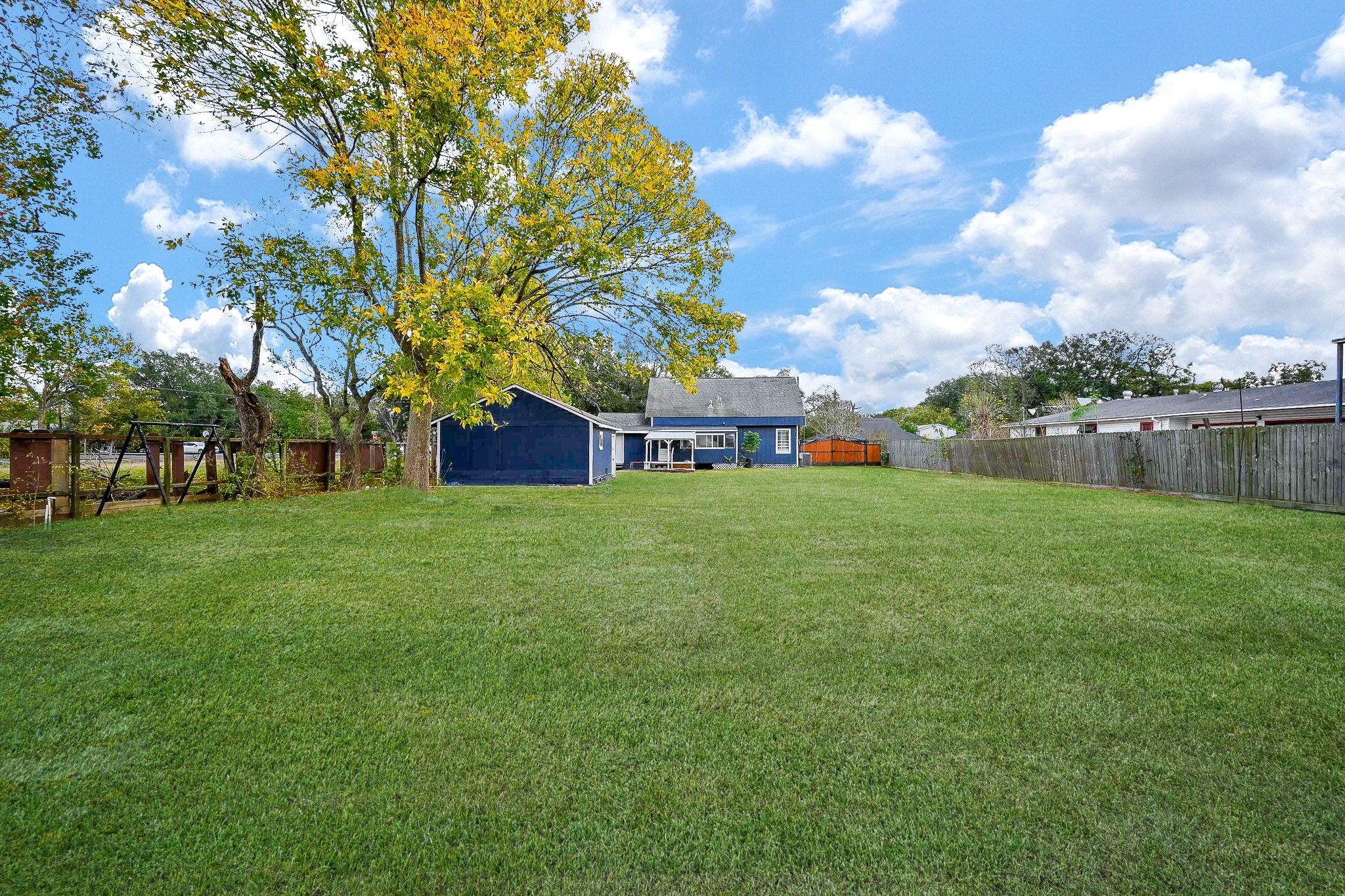 2806 Du Pont Street Pasadena, TX 77503 - Photo 20 of 20 a view of house with backyard