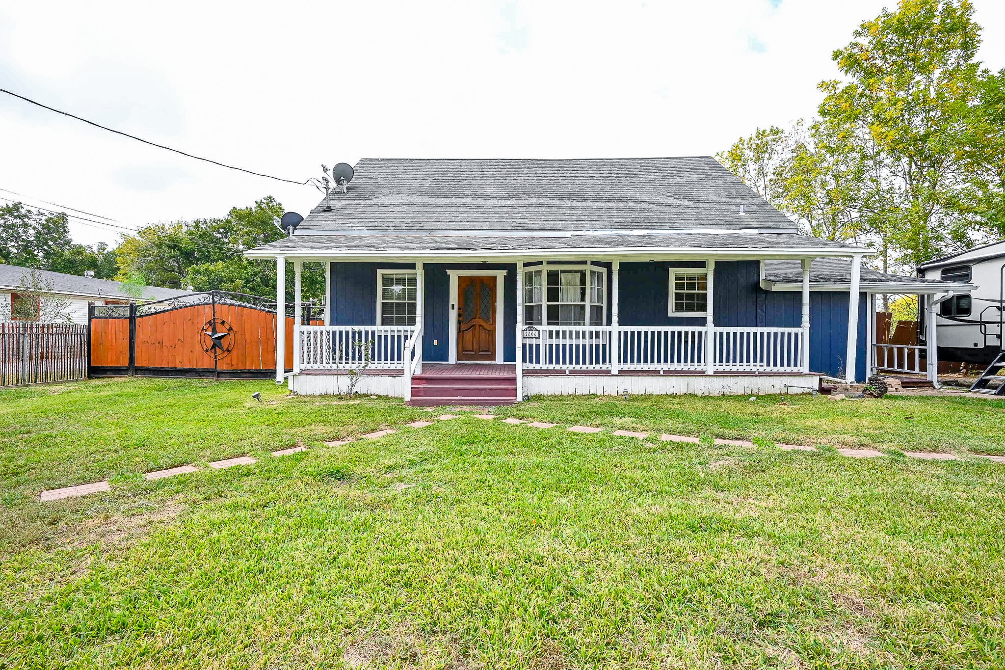 2806 Du Pont Street Pasadena, TX 77503 - Photo 3 of 20 a house view with a garden space