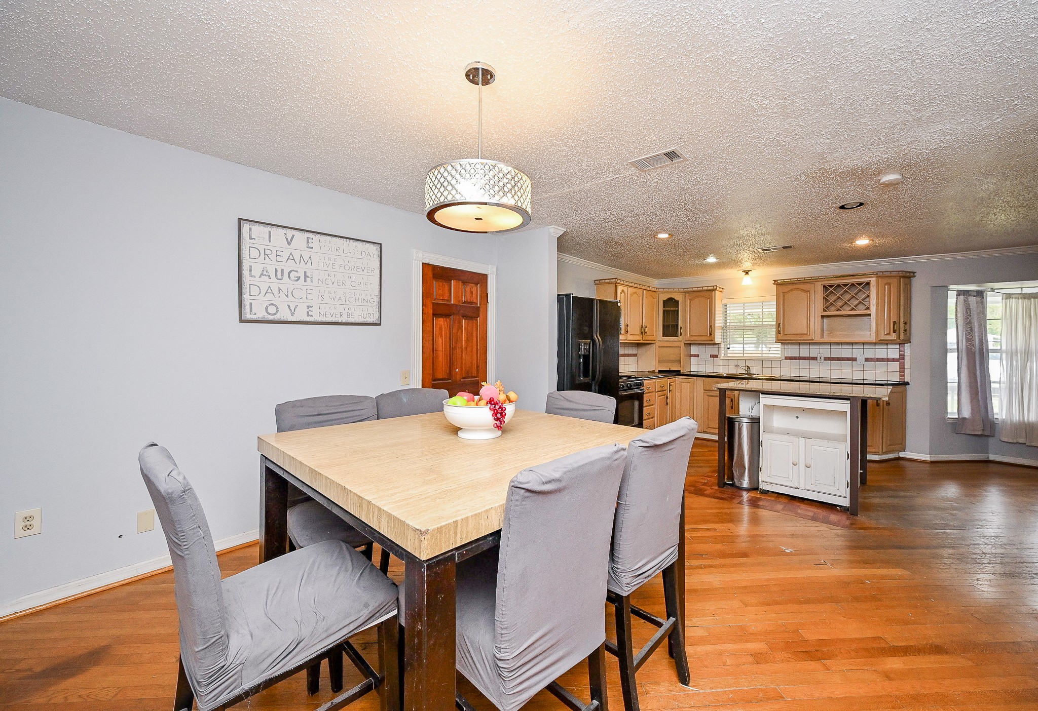 2806 Du Pont Street Pasadena, TX 77503 - Photo 7 of 20 a view of a dining room and livingroom