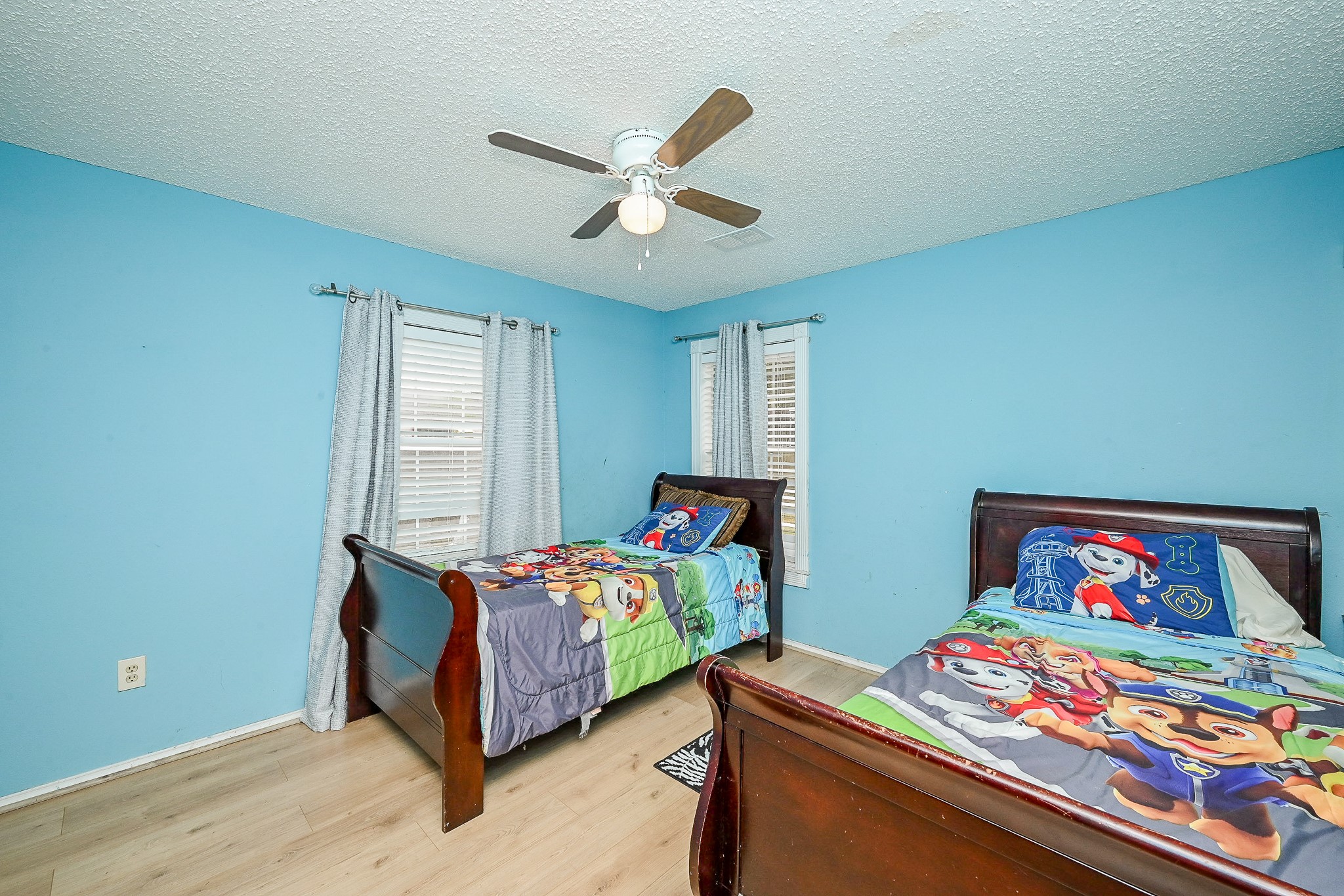 2806 Du Pont Street Pasadena, TX 77503 - Photo 10 of 20 a bedroom with two beds and next to a window
