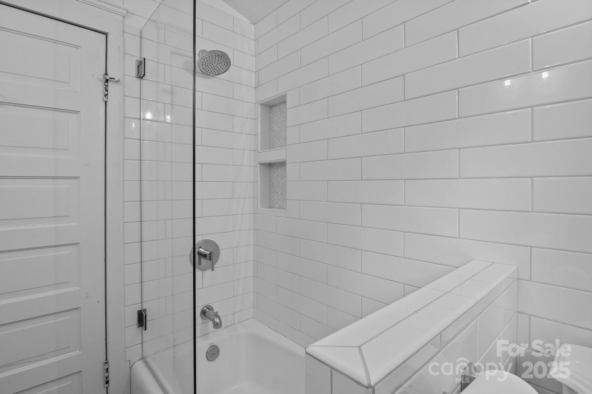 560 Concord Road Davidson, NC 28036 - Photo 26 of 34 a bathroom with a bathtub
