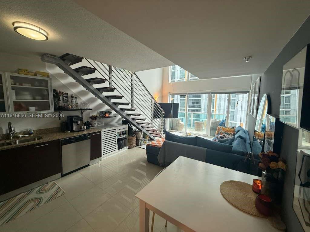 41 Southeast 5th Street, Unit 912 Miami, FL 33131 - Photo 7 of 23 a kitchen with lots of counter top space