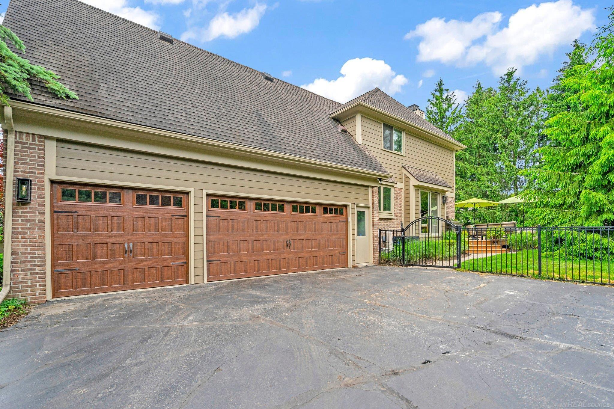 6374 Cherry Tree Court Rochester, MI 48306 - Photo 4 of 54 50143541-4711403f-fa60-4614-a442-0923df7426d8.JPG
