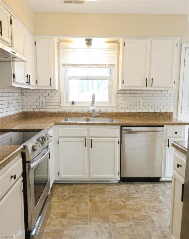 528 Apple Ridge Road Greensboro, NC 27406 - Photo 9 of 15