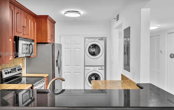 $575,000 | 8900 Collins Avenue, Unit 304, Surfside, FL 33154